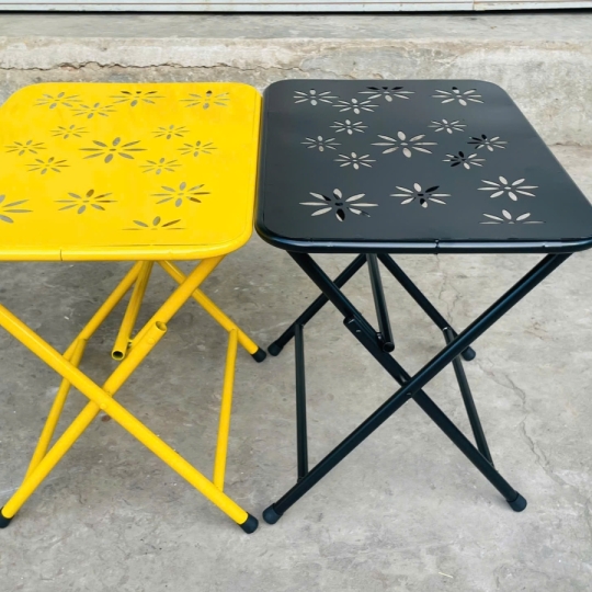 Bàn Lẻ Hoạ Tiết Cánh Hoa (Vàng & Đen)